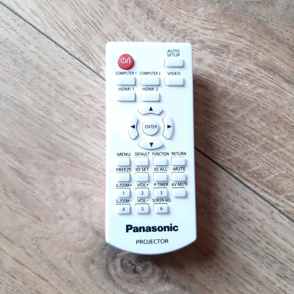 Panasonic PT-VW530 Business Beamer TV Heimkino Projektor HDMI in Stolpe auf Usedom