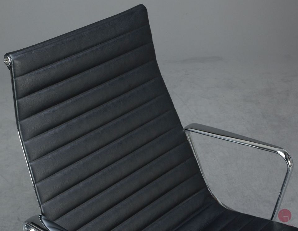 Vitra Eames Aluminium chair EA 116 Sessel Leder Schwarz 1 von 4 in Würzburg