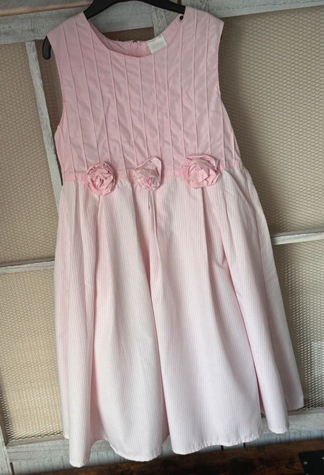 Mädchen Kleid rosa weiß gestreift Unterrock Größe 122 in Burscheid
