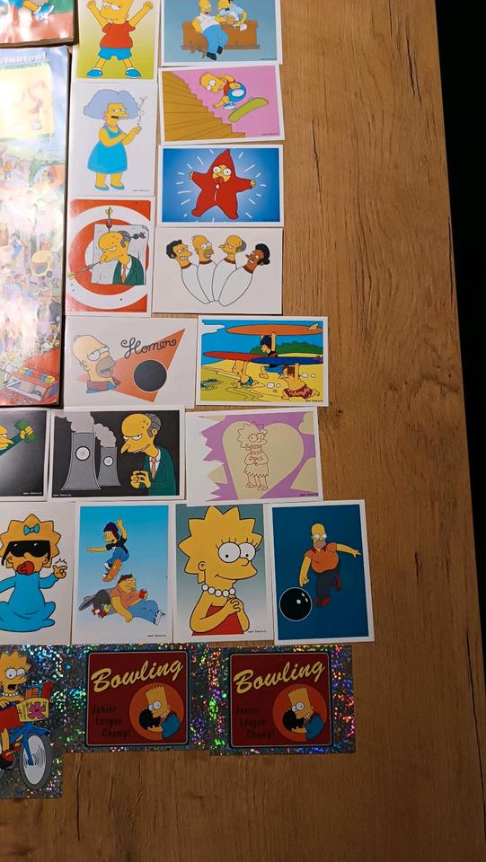 Simpsons Comics + 37 Stück Panini Sticker Jahr 2001 in Kiefersfelden