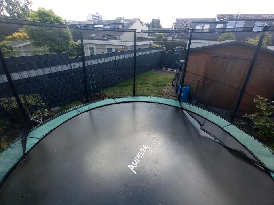 Ampel 24 430 Trampolin in Garbsen