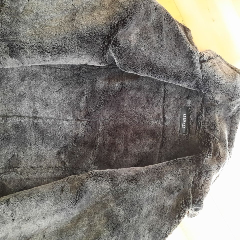 Schwarze Wildlederjacke mit Kunstfell in  Gr. 40 in Rauenberg