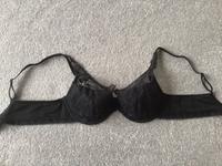 BH Chantelle 75 C 75c schwarz Spitze Top Zustand Hessen - Niederdorfelden Vorschau