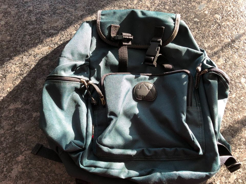 kleiner Rucksack, Hersteller Delsey in Ottendorf-Okrilla