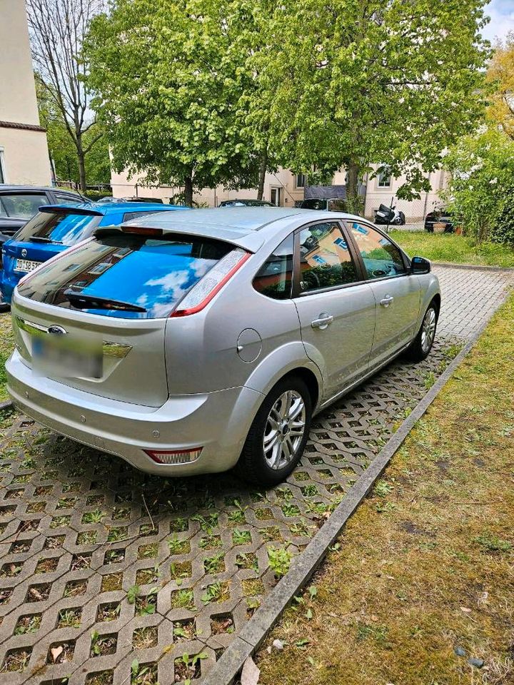 Ford Focus Ghia 1.6 / Tüv neu / mit Mobilitätsgarantie von ATU in Dresden