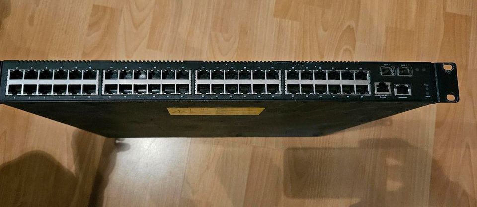 Quanta LB4M 48 Port Switch, managed, voll funktionsfähig in Leipzig