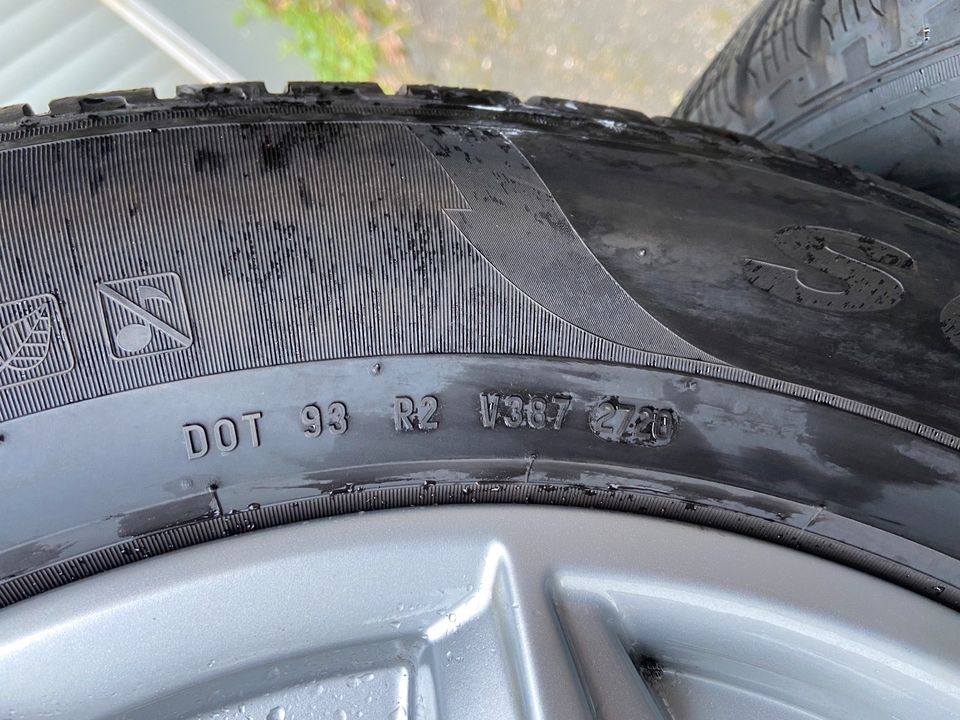 Original Alufelgen Audi Q5 FY Winterräder 235/65R17 Pirelli in Hanau