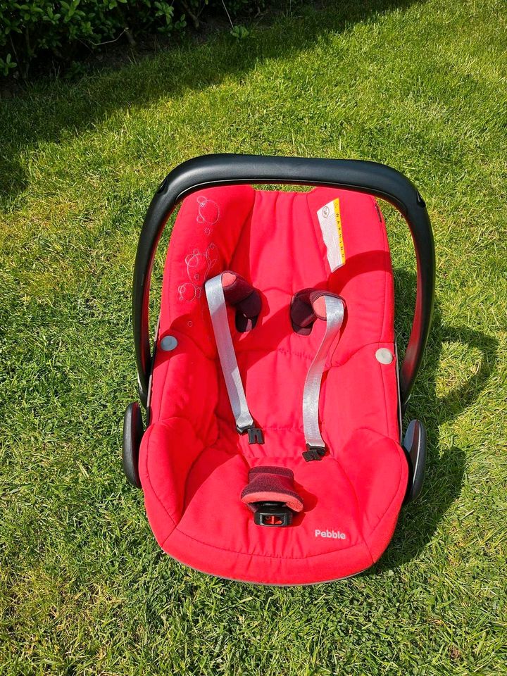 Maxi Cosi Babyschale Pebble + Kindersitz Pearl + Family Isofix in Düsseldorf