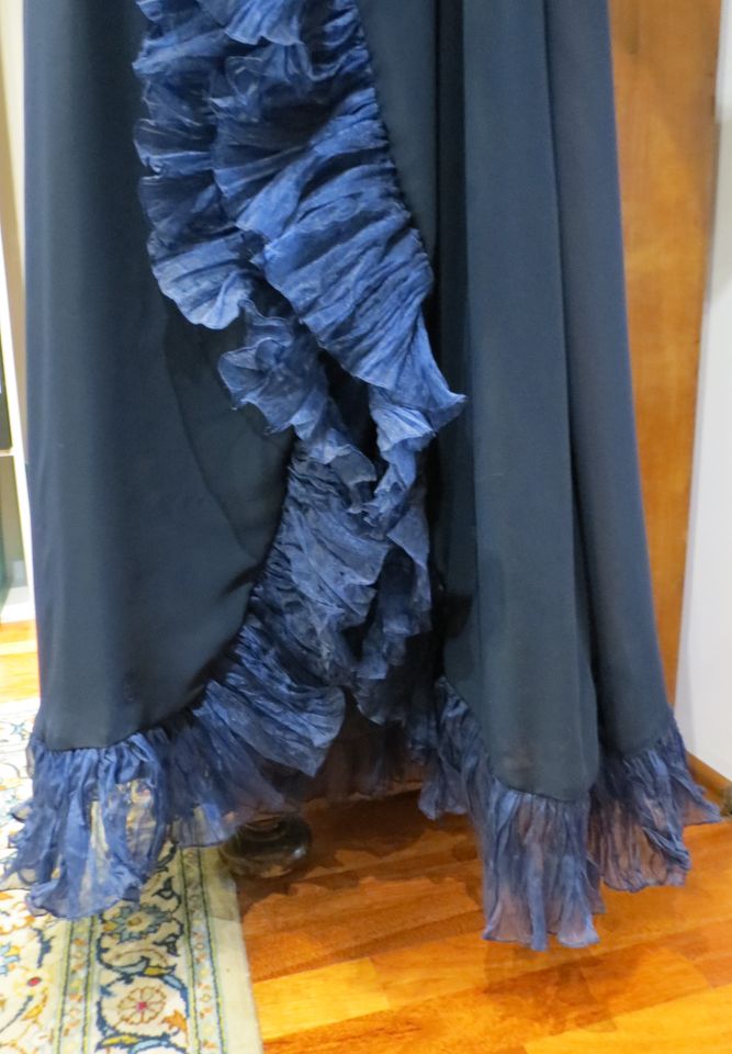 Extravagantes Neckholder-Abendkleid, dunkelblau, Gr. 40 in Büdingen