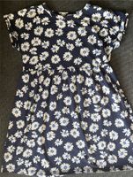 Kleid GAP 146 Blumenmuster blau Bayern - Fürstenfeldbruck Vorschau