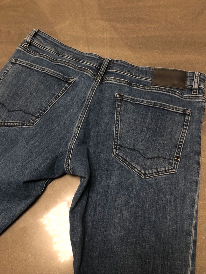 „Hugo Boss“ Herren Jeans (W36 / L32) in Zirndorf