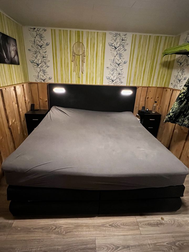 Boxspring-Bett 180x200 cm inkl Nachtschränke in Saarbrücken