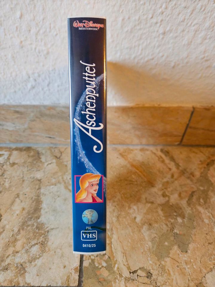 Selten: VHS Aschenputtel mit Hologramm in Weinstadt