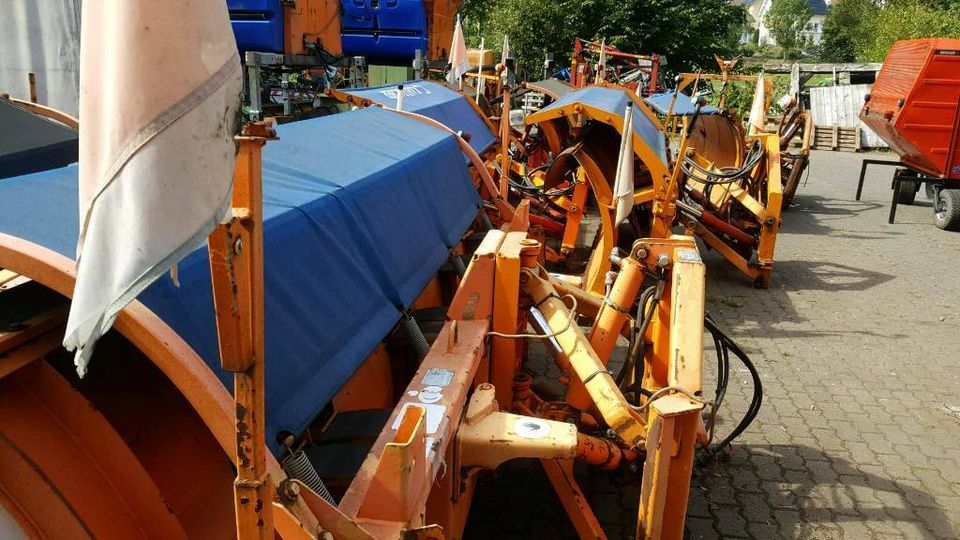 Schneepflug Schmidt Beilhack Winterdienst Schneeschild Unimog in Quirnbach Westerwald