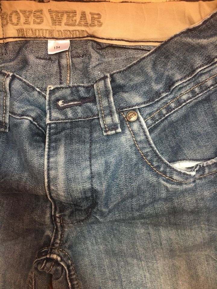 Jeans Shorts kurze Hosen Größe 116/122 134 140 in Krefeld