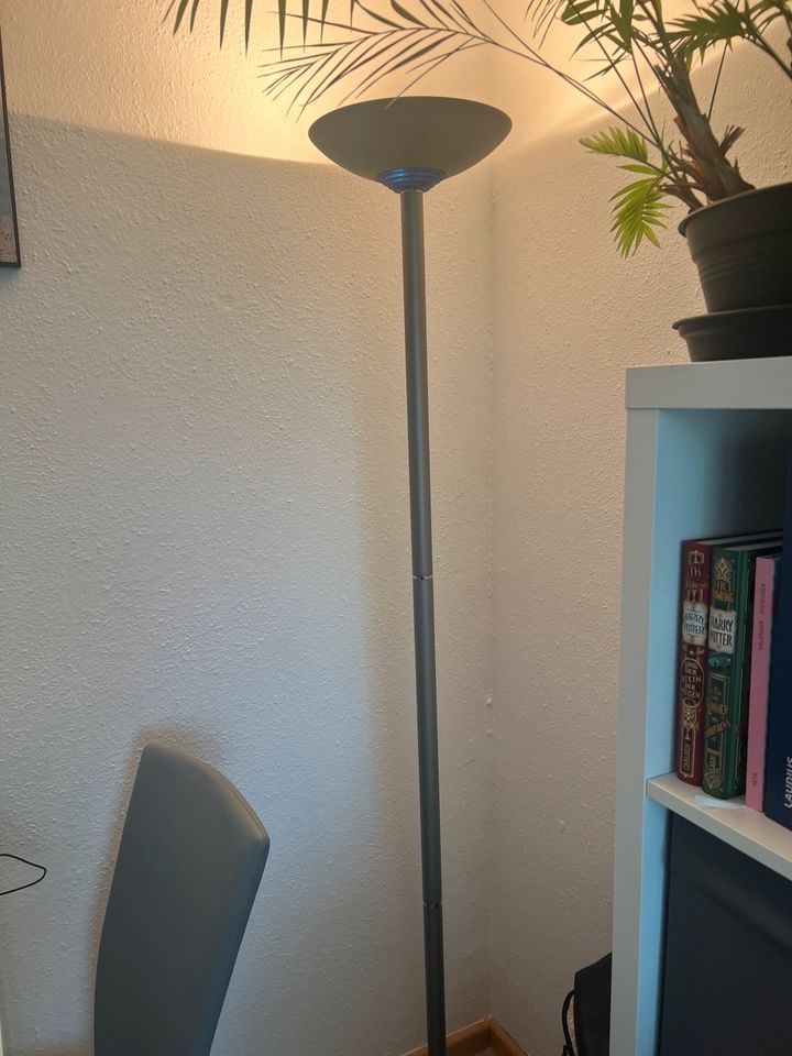 Stehlampe einstellbar in München