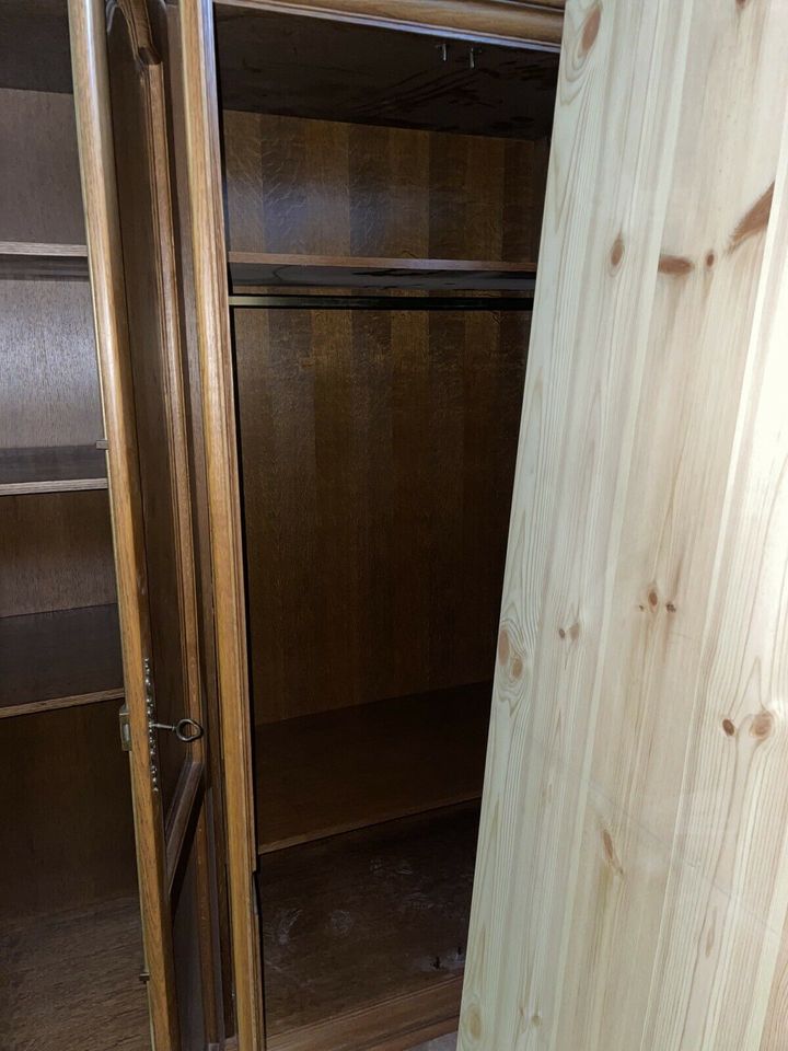 Kleiderschrank Schrank mit 6 Türen aus Massivholz 1507 in Leipzig