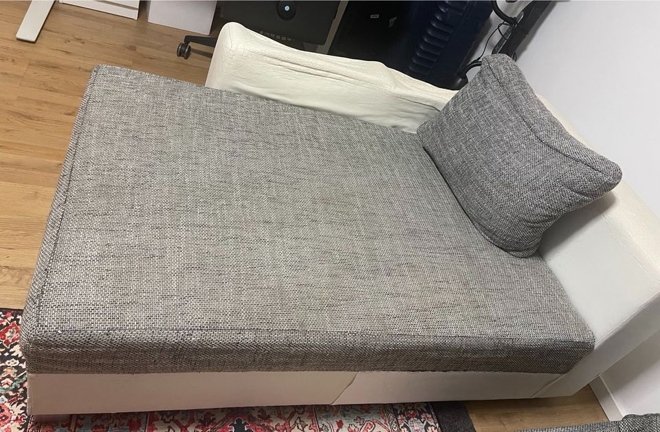 Single Sofa- To give away in München