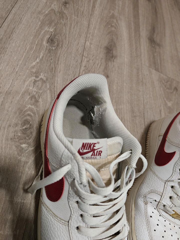 Extrem stark gebrauchte Nike Air Force 1 GR.42 in München