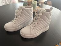 GUESS weisse Schuhe mit Absatz 35 Freiburg im Breisgau - Heuweiler Vorschau
