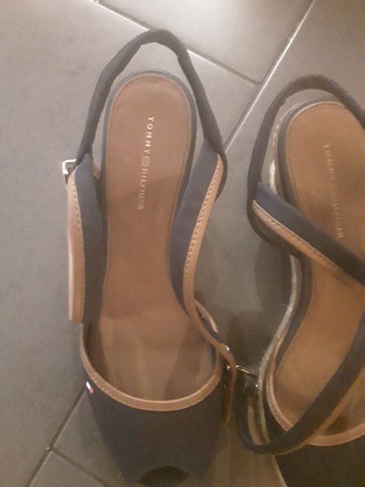 Tommy Hilfiger Schuhe Sandalen in Duisburg