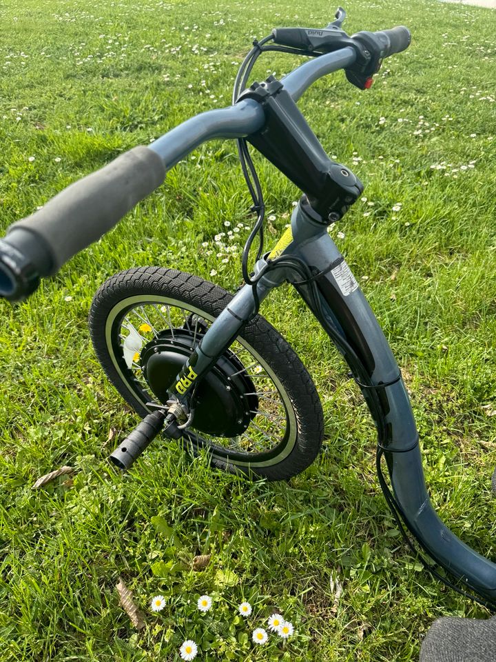 Huffy Slider Pro E Drift Trike Dreirad elektrisch mit Akku grau in Petershagen