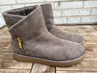 NEU UGG Damen Kip Classic Boot Stiefeletten Stiefel Gr. 38 US7 Niedersachsen - Lüneburg Vorschau
