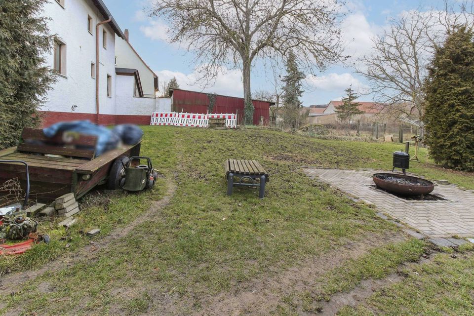 Frömmstedt: Teilsaniertes Mehrfamilienhaus mit 4 Wohnungen, Garten, Stellplätzen & viel Potential! in Kindelbrück