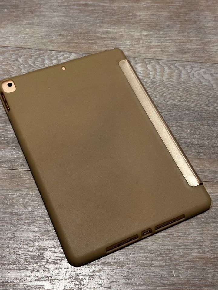 Apple iPad 8th Generation WiFi 32 Gb Gold in Düsseldorf