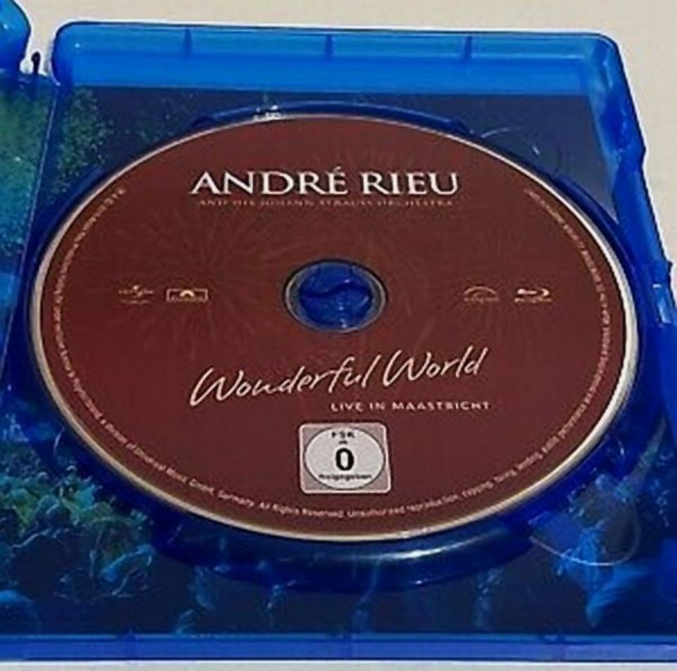 ANDRÉ RIEU - WONDERFUL WORLD, LIVE IN MAASTRICHT 2015, 1 Blu-ray in Usingen