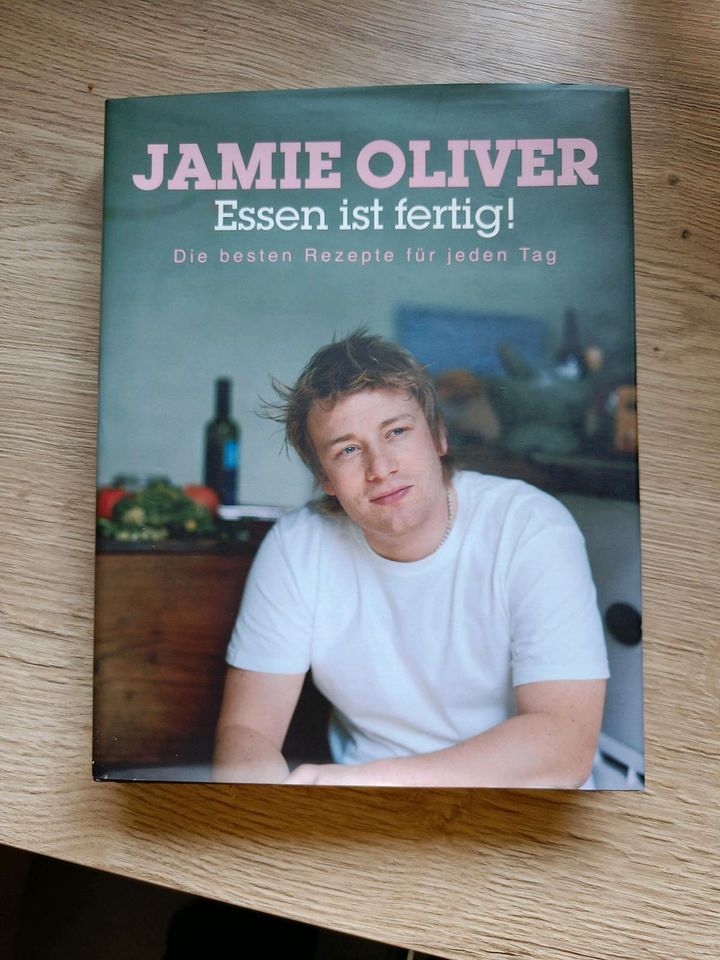 Kochbuch Jamie Oliver Essen ist fertig! in Lübeck