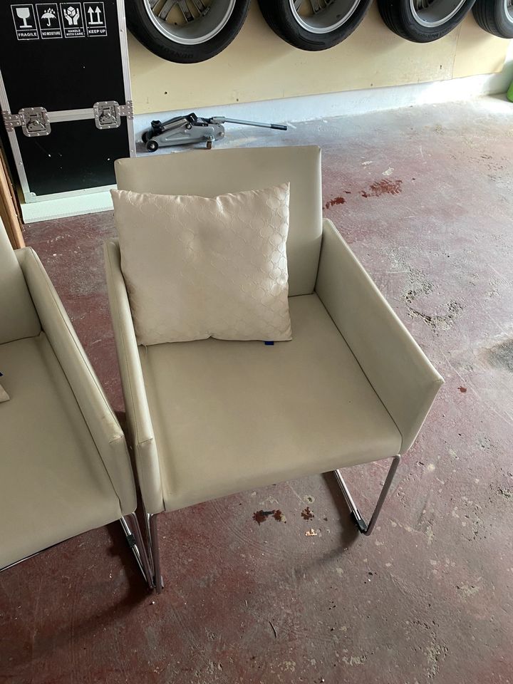 Kunstleder Stühle weiß in Göppingen