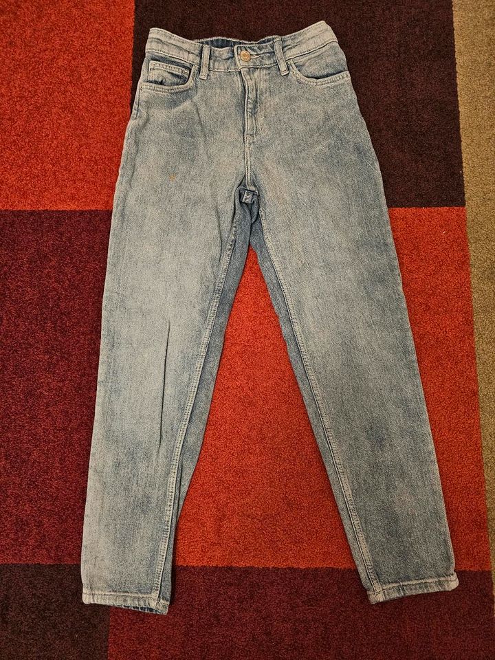 H&M relaxed Jeans Gr 134 in Frankfurt am Main