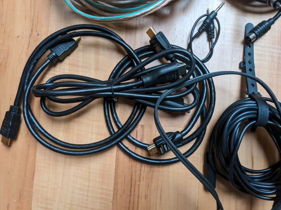 Konvolut AV Kabel, Adapter, Konverter in Kriftel