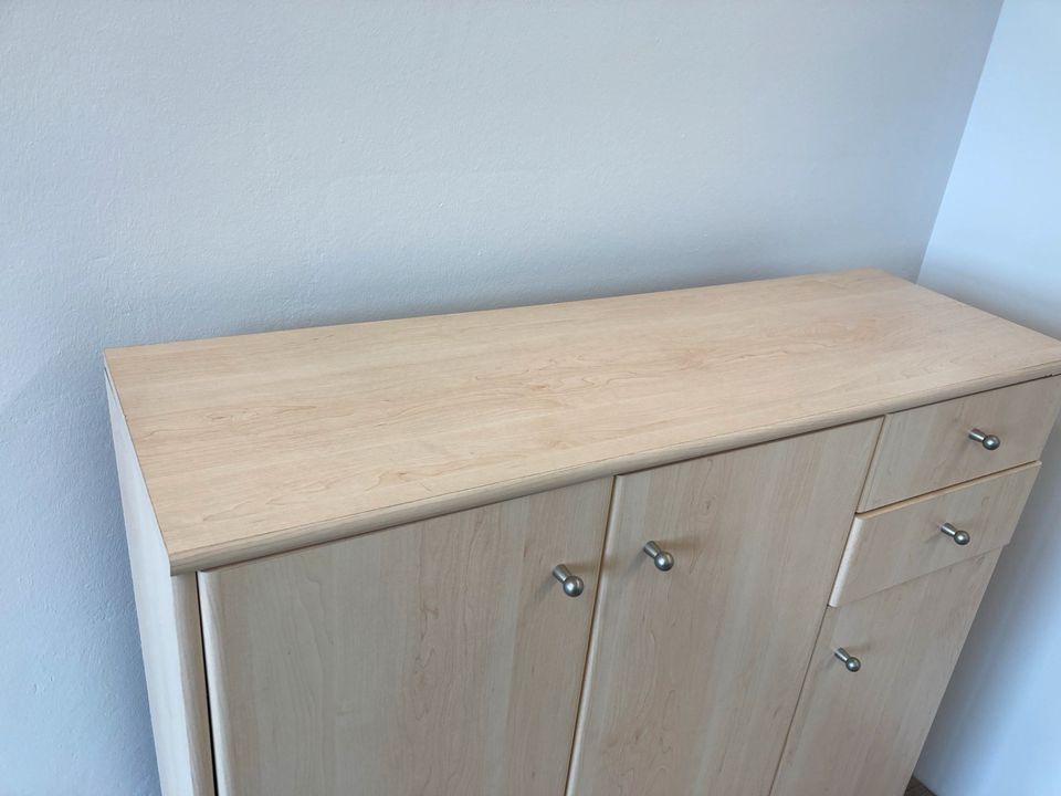 #A Geschirrschrank hell Holz Kommode Sideboard Schrank Flur Diele in Burgstädt