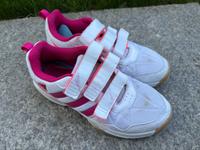 Turnschuhe Adidas Halle Gr. UK4 Bayern - Deggendorf Vorschau