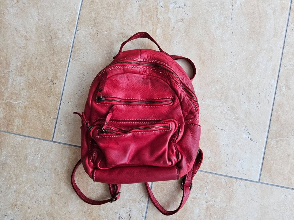 Rucksack leder rot in Leipzig