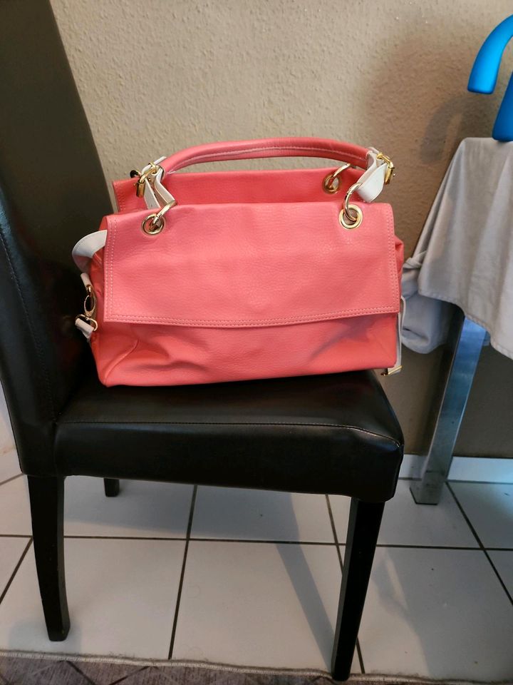 Umhänge Damen Tasche rosa beige in Frankfurt am Main