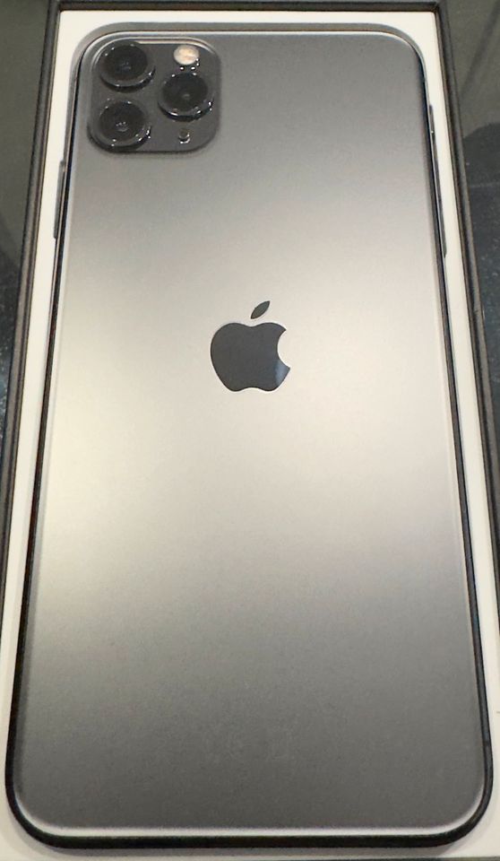 iPhone 11 Pro Max - Space Gray - 64GB - Top Zustand in Sachsenheim