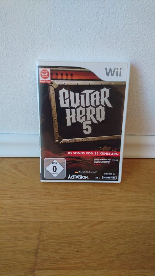 GUITAR HERO WII BUNDLE plus 1 separates Spiel in Hürth