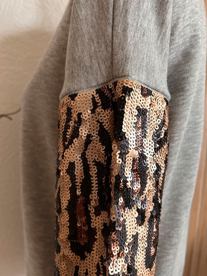 Hugo Boss Sweatshirt / Pulli mit Pailletten in Löhne