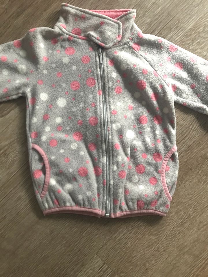 Poco Piano Fleecejacke Gr. 104 grau*rosa Punkte in Hildesheim