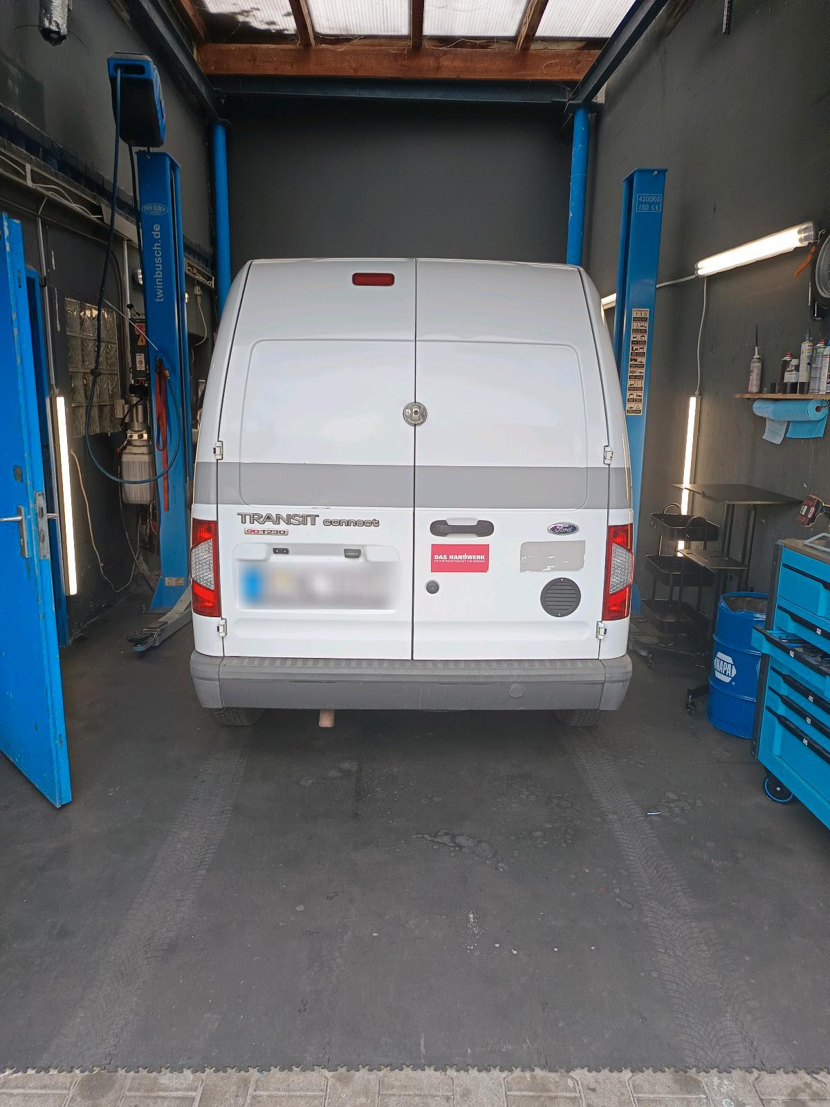 Abbildung des Autos Ford Maxi 2013 bj neu tüv