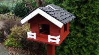 Vogelhaus Futterhaus Vogelhäuschen rot Blockhaus Handarbeit Schleswig-Holstein - Lütjensee Vorschau