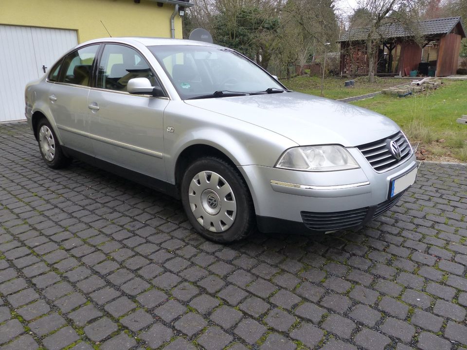 VW Passat 2,0 85 KW Benzin/Gas Highline Limousine in Leverkusen