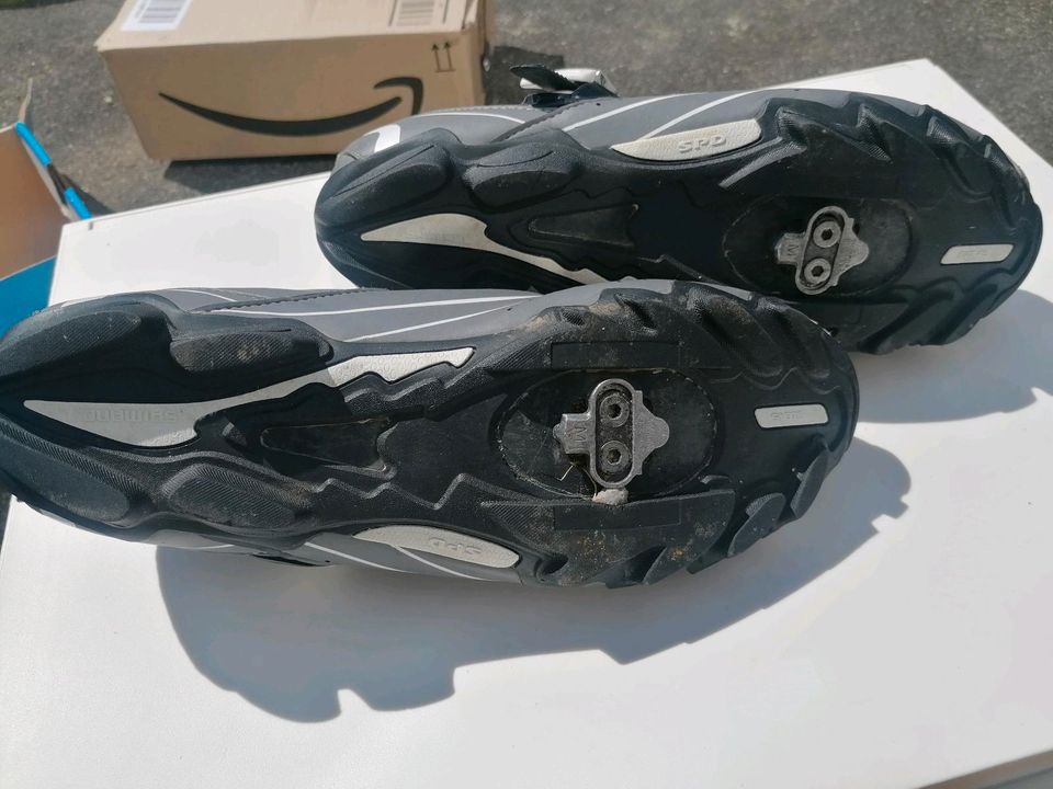 Shimano Fahrrad Schuhe mit Klett in Memmelsdorf