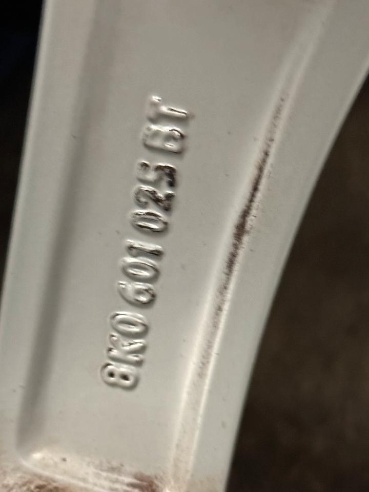 Original Audi A4 B9 Felgen Sommer-Reifen 245 40 18 A3 A5 A6 B8 in Blomberg