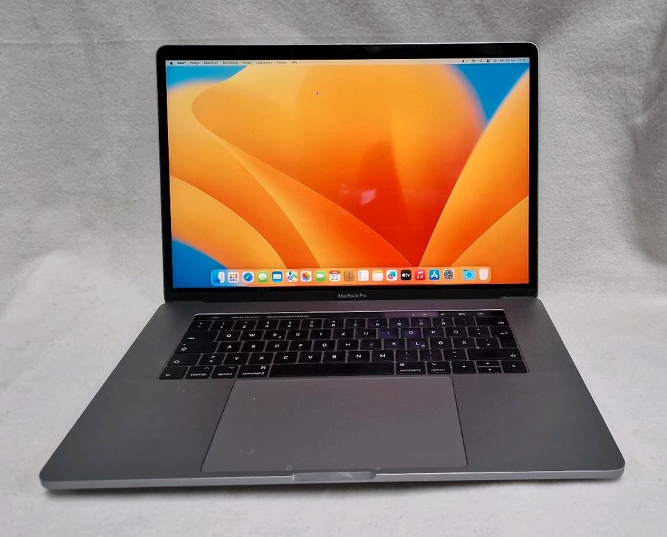 MacBook Pro 2017 15" i7 CPU 256GB in Duisburg