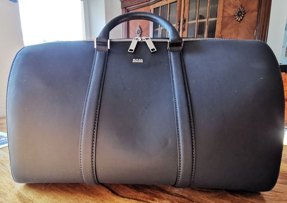 Hugo Boss Reisetasche Weekender schwarz Leder in Bad Nauheim