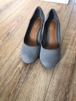 Graue Wildlederpumps von Clarks Hessen - Groß-Umstadt Vorschau